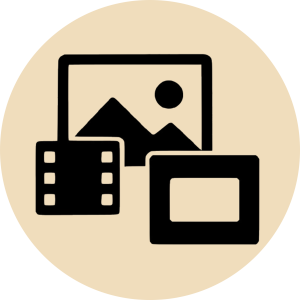 Persoonlijke uitvaartfotomontage met foto’s van overleden dierbare, zorgvuldig samengesteld en ondersteund door muziek.